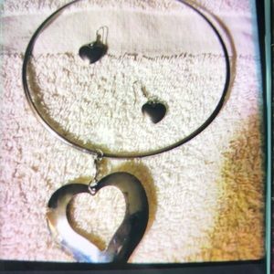 MOVING SALE❤️NO HAGGLING WOMEN NO BRAND SILVERTONE HEART EARRING/NECKLACE SET.